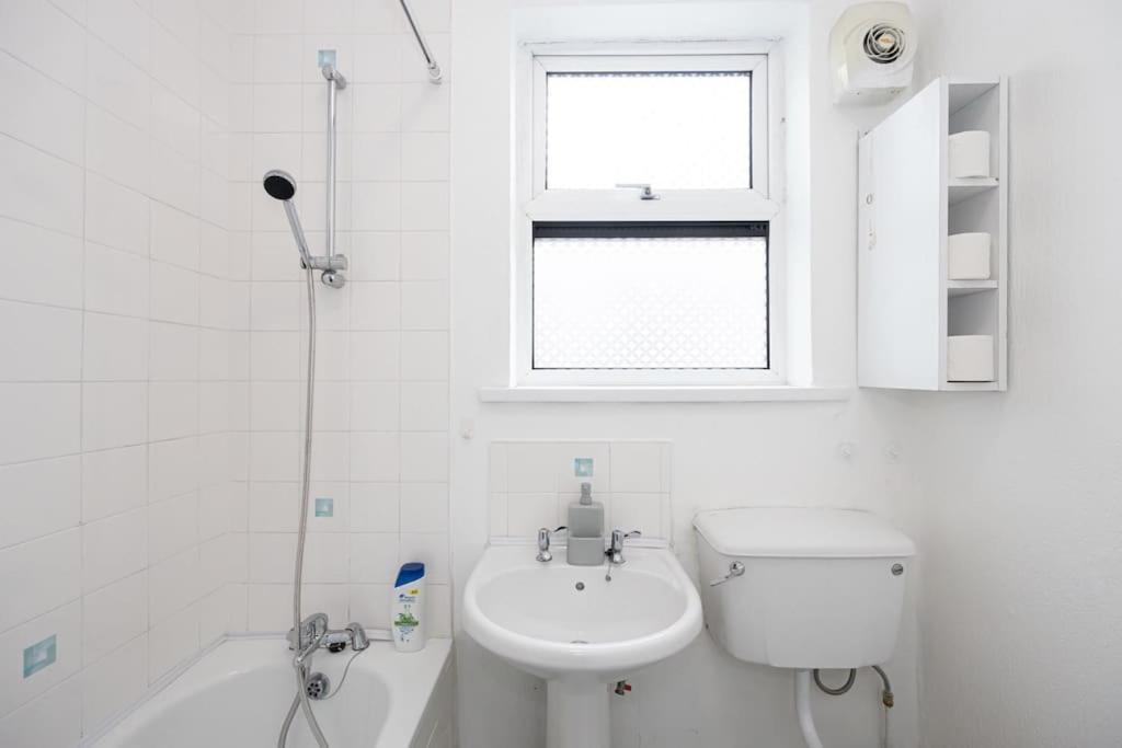 Bright & Modern 3 Bedroom Old Trafford Home Manchester Exterior foto