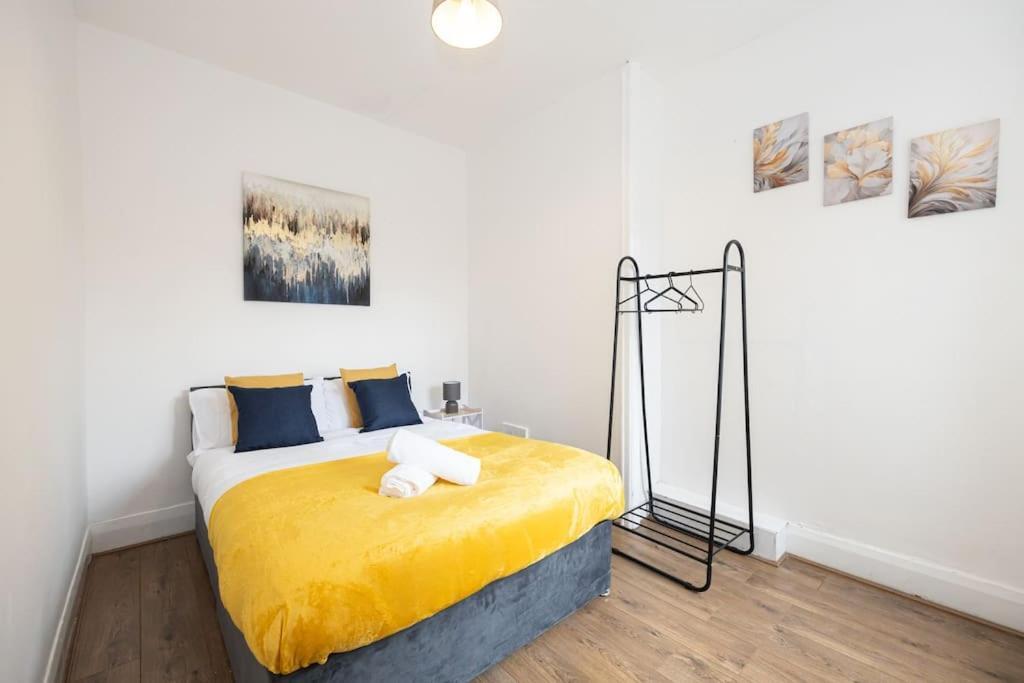 Bright & Modern 3 Bedroom Old Trafford Home Manchester Exterior foto
