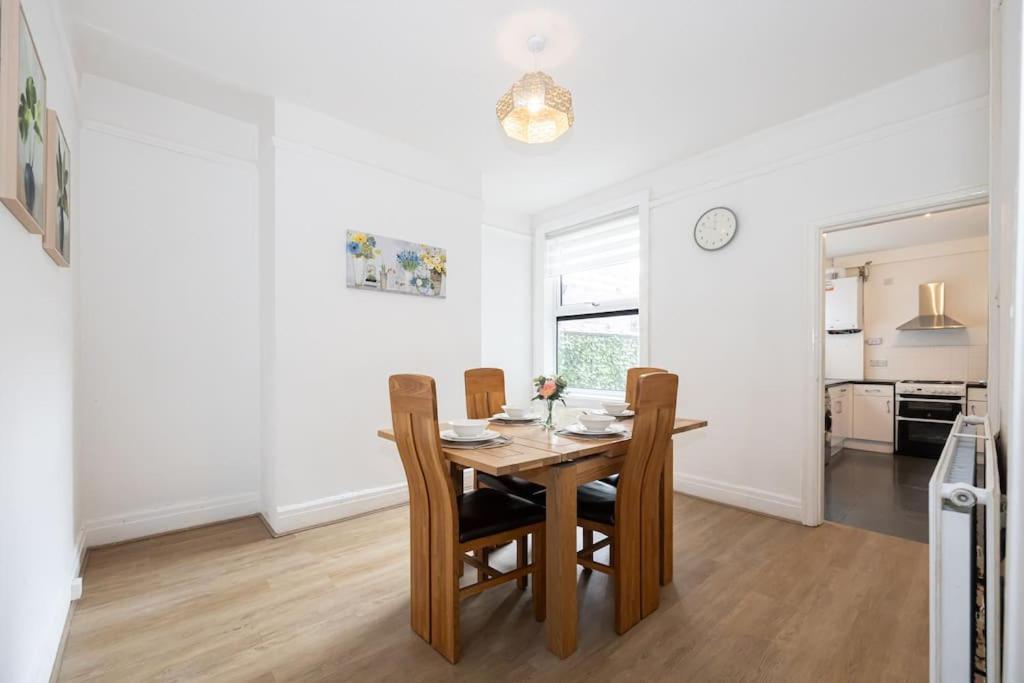 Bright & Modern 3 Bedroom Old Trafford Home Manchester Exterior foto